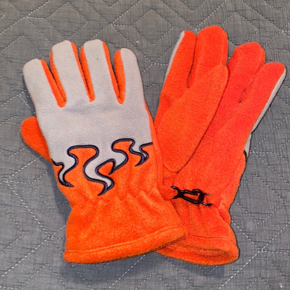 Brand new -never worn LL Bean kids fleece gloves L